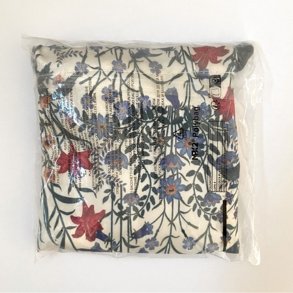 New Gucci Beauty 3 Hair Scrunchies & Travel Bag - Picture 7 of 7